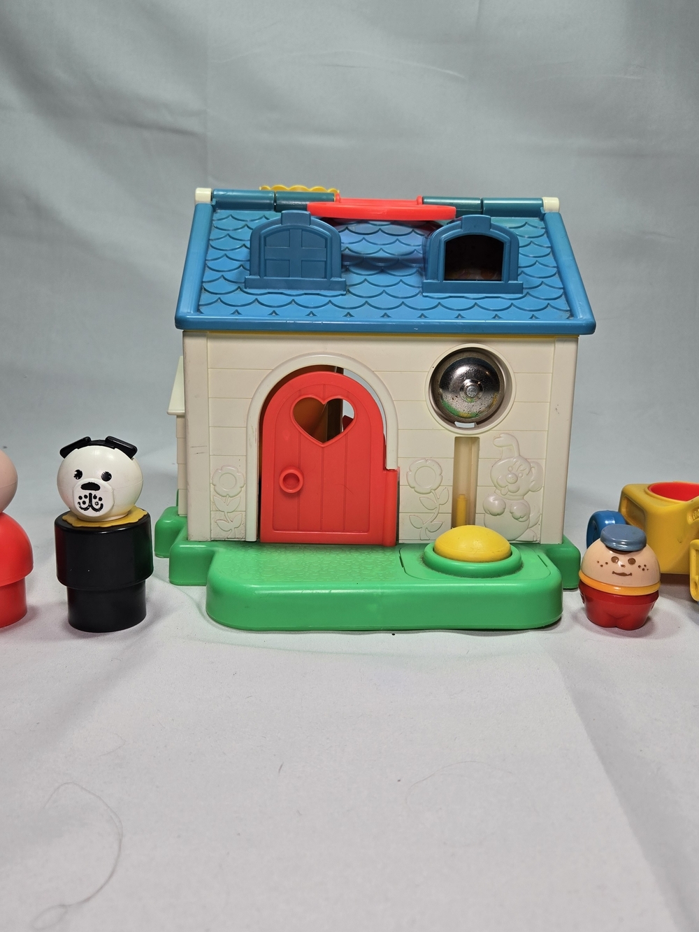 Vintage 1984 Fisher Price Discovery Cottage Playhouse W/ 4 Acc. #136